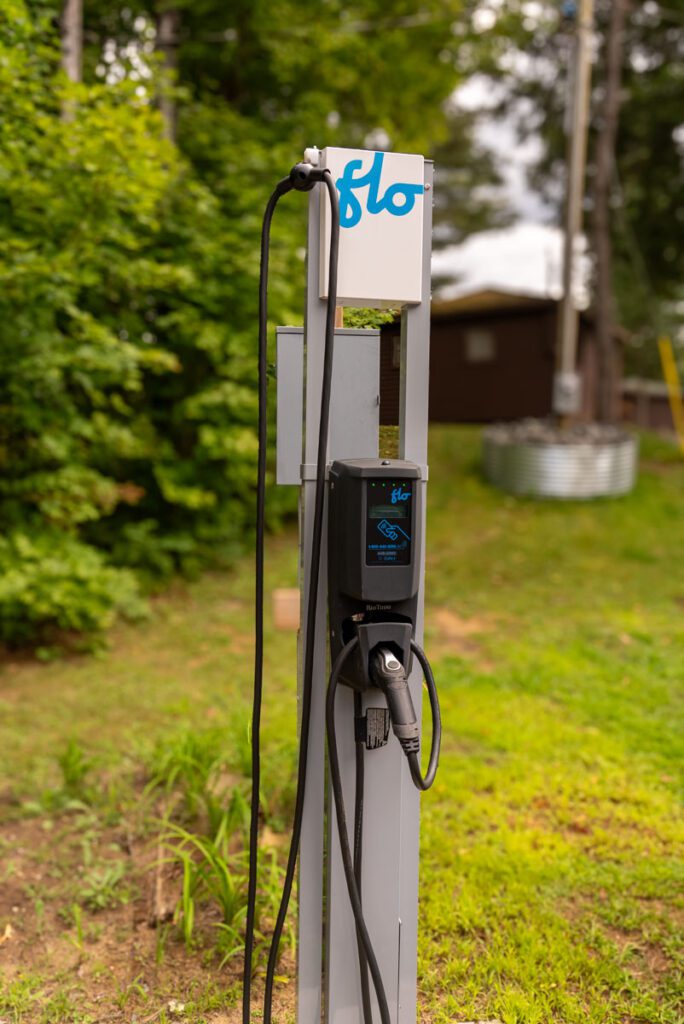 Electric vehicle charging station